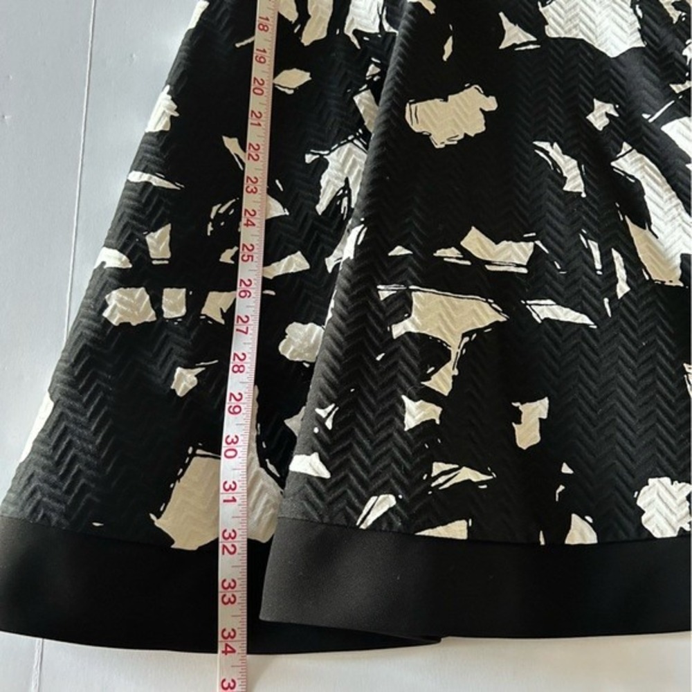 Banana Republic Textured Fit and Flare Black White Abstract Jacquard Dress - 0 - Picture 8 of 10